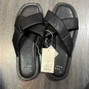 Brand new with tags target “a new day” black cloud like sandals size 8